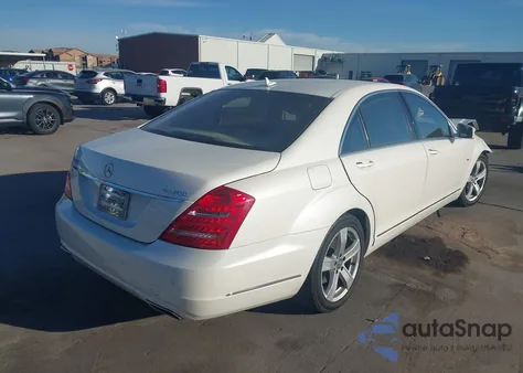 2012 Mercedes-Benz S 550 4Matic z USA, uszkodzony, nr VIN WDDNG9EB5CA480038
